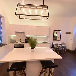 Apartment At The Coach House Leeds (West Yorkshire)